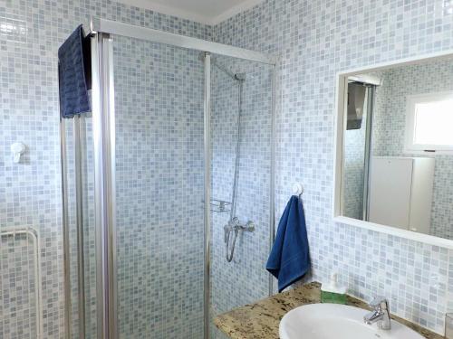 Koupelna v ubytování Apartamento en Playa Roca primer linea de mar (05)