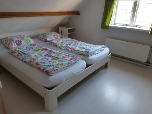 Postel nebo postele na pokoji v ubytování Zomerhuis Simoons