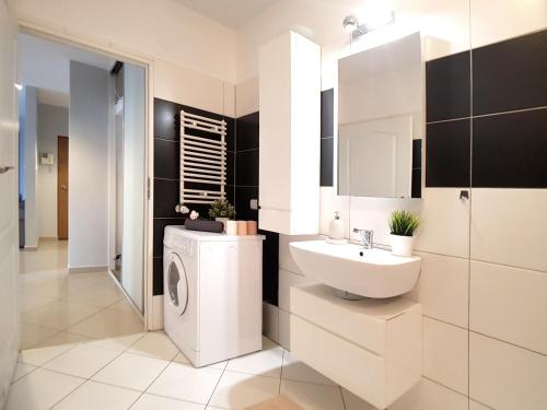 Apartament Niecała Queens Superior tesisinde bir banyo