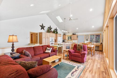 Lakefront Seclusion – Photos 2