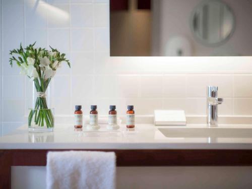 Pullman Cannes Mandelieu Royal Casino tesisinde bir banyo