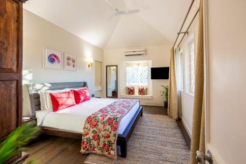 מיטה או מיטות בחדר ב-amã Stays & Trails, Beach House Madh Island