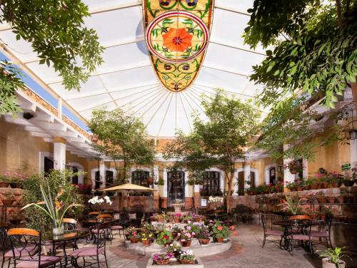 Un jardín fuera de Hacienda Soltepec Suites Campo de Golf