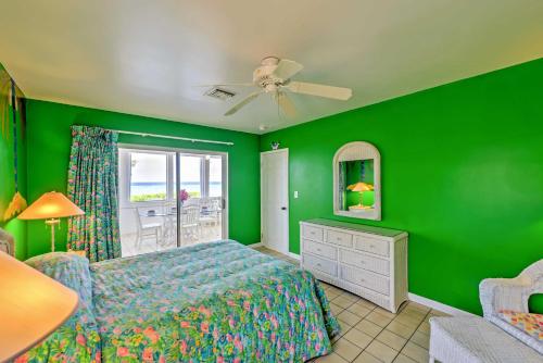 Кровать или кровати в номере Northside Grand Cayman Getaway with Private Beach!