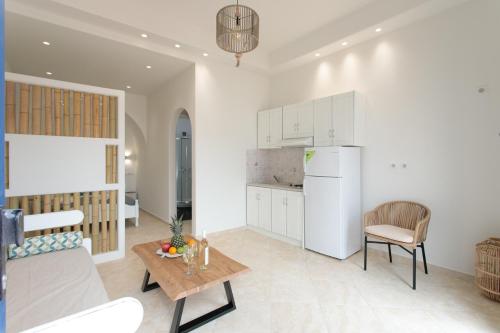 Η κουζίνα ή μικρή κουζίνα στο Almiriki Naxos Beachside Living