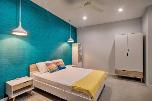 Katil atau katil-katil dalam bilik di Luxury St Croix Home with Oceanfront Pool and Views