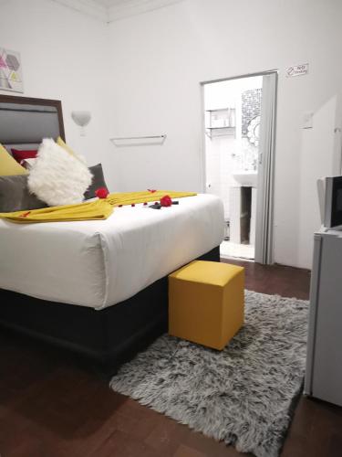 Sinesan Guesthouseにあるベッド