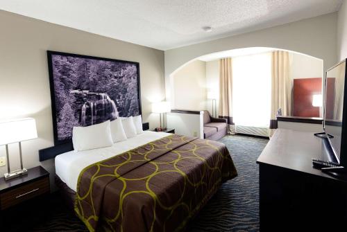 Postel nebo postele na pokoji v ubytování Super 8 by Wyndham High Point/Greensboro