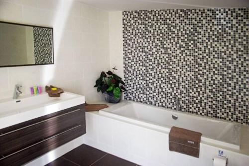 A bathroom at Manoir du Bois Mignon Luxury Home - Dordogne