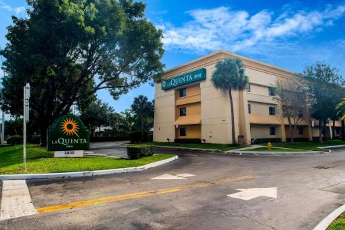 a building with a sign for a hotel at La Quinta Inn by Wyndham Ft. Lauderdale Tamarac East in Fort Lauderdale