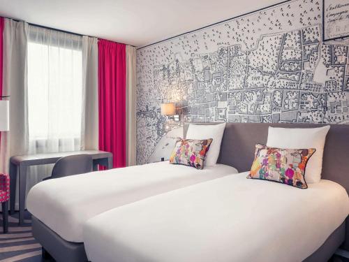 Cama ou camas em um quarto em Mercure Tour Eiffel Grenelle