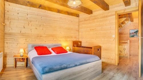 Postel nebo postele na pokoji v ubytování Sous le Pont - Apt A - BO Immobilier- remises sur les forfaits de skis Châtel ou Portes du soleil