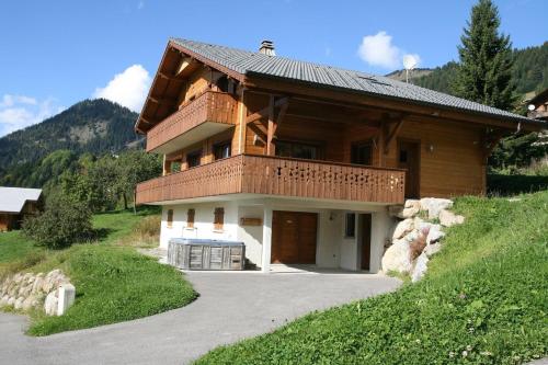 Montbeliarde - Chalet avec jacuzzi - BO Immobilier - Reduced prices on ski passes Châtel & Portes du Soleil