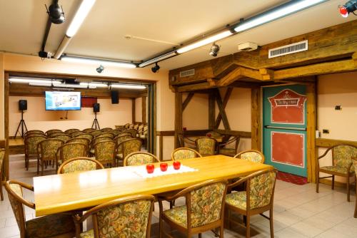 a conference room with a wooden table and chairs at Hotel Dolomiti Schloss in Canazei