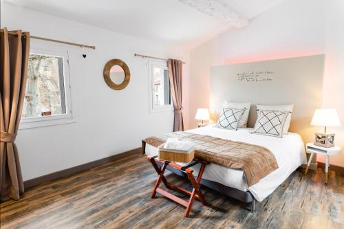 Giường trong phòng chung tại La Maison Gustave