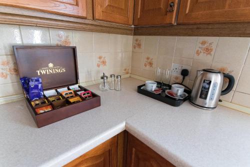 Kemudahan buat kopi dan teh di Orchards in Orpington