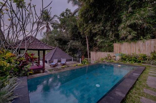 Kolam renang di atau dekat dengan Kaja Villa