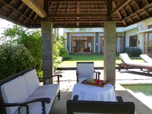 Khu vực ghế ngồi tại Villa Kawan