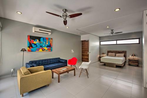 Χώρος καθιστικού στο Luxe Tao Riviera Resort Condo with Beach and Golfing!