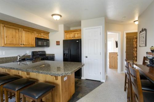 2 Bedroom Condo Sleeps 7 - Eden, Utah Vacation Rentals near Powder Mountain 802