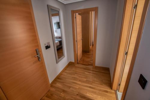 a hallway with a door leading to a bedroom at Hotel Castilla Vieja in Palencia
