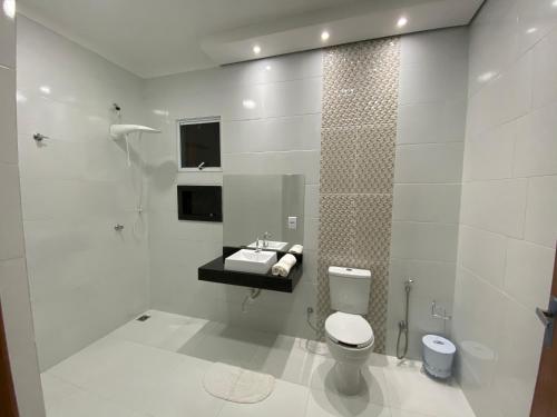 Vannas istaba naktsmītnē NOROESTE Comfort Hotel