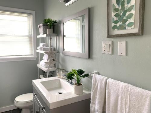 Ένα μπάνιο στο The Modern Stylish Gem Of Pontiac - 5 Min To GM