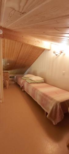 a bunk bed in a room with a wooden ceiling at JaakopinPaja A&B in Levi