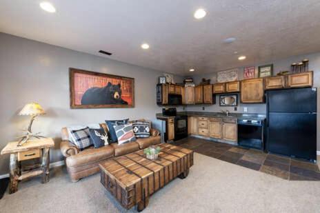 Spacious Ground Level 2 Bedroom Huntsville, Utah Vacation Rental 29B