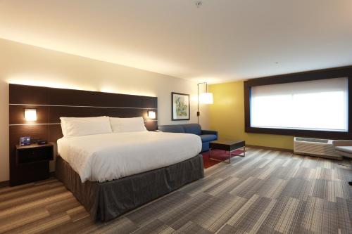 Katil atau katil-katil dalam bilik di Holiday Inn Express Oneonta by IHG