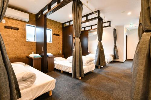 Кровать или кровати в номере Samurai Stay Sugamo-Male Only