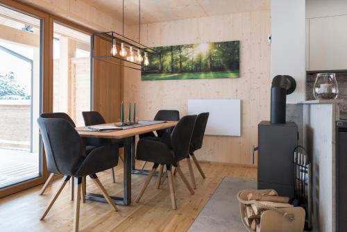 a dining room with a table and chairs at Chalet Sunnseitn - auf der Turracher Höhe in Turracher Hohe