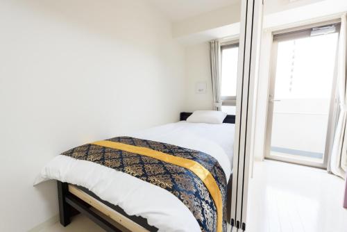 a bedroom with a bed and a window at COCOSTAY月光千日前6F - Cocostay Gekkou Sennichimae6F in Okayama