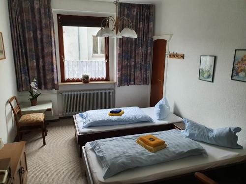 a hotel room with two beds and a window at Pension Hoffmann in Wuppertal