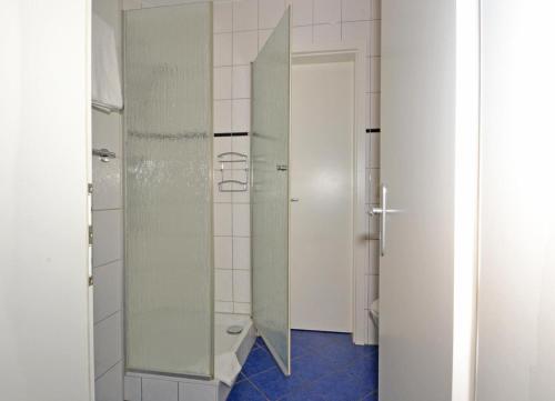 Kylpyhuone majoituspaikassa Ferienanlage Seeblick Unterdeck