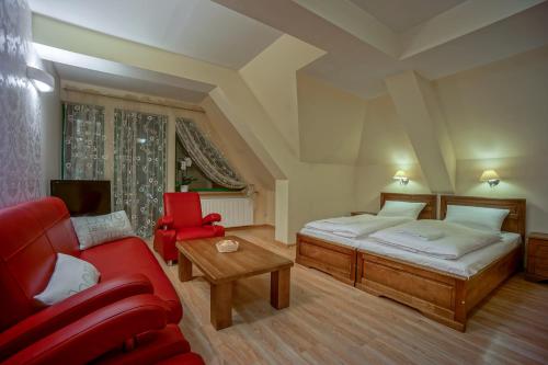 Кровать или кровати в номере Jawor Pokoje i Apartamenty
