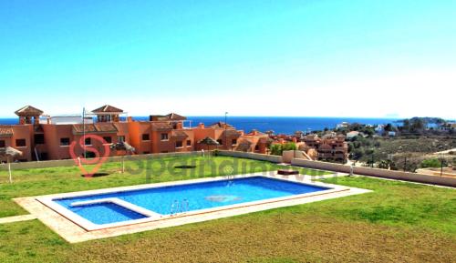 Bazén v ubytování Sea view apartment Mojon hills nebo v jeho okolí