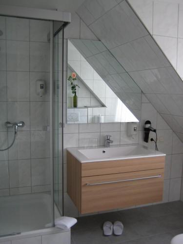 Bathroom sa Komfort Apartmenthaus Haslbach FGZ