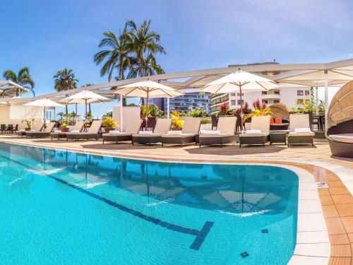 The swimming pool at or close to Pullman Reef Hotel Casino