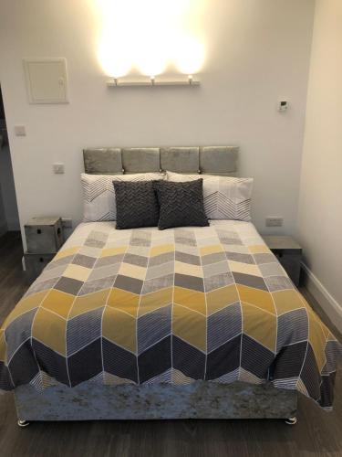 Katil atau katil-katil dalam bilik di Skellig Port Accommodation - 1 Studio Bed Apartment