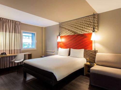 Uma cama ou camas num quarto em Hotel ibis Lisboa Liberdade