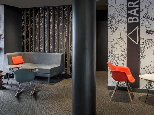 a waiting area with two chairs and a table at ibis Paris La Defense Courbevoie in Courbevoie
