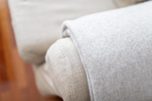 a close up of the corner of a couch at Vier Häuser in Norderney