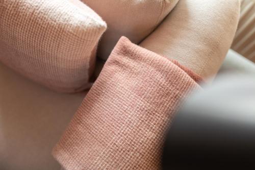 a person with a bandaged arm with a wrist injury at Vier Häuser in Norderney