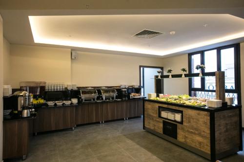 Kuchyň nebo kuchyňský kout v ubytování CABA HOTEL &SPA