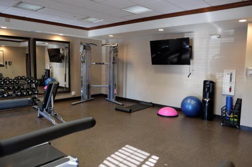 Fitness centrum a/nebo fitness zařízení v ubytování Staybridge Suites Irvine East/Lake Forest by IHG