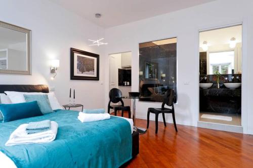 Pantheon Amazing Jacuzzi Suite