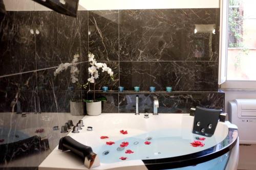 Pantheon Amazing Jacuzzi Suite