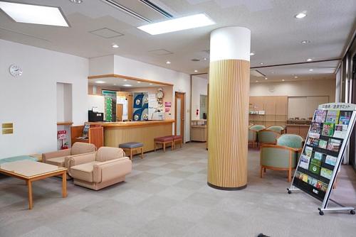 a waiting area of a hospital with chairs and tables at Green Spa Tsutsuga in Akiota