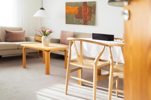 a living room with a table and a couch at Vier Häuser in Norderney